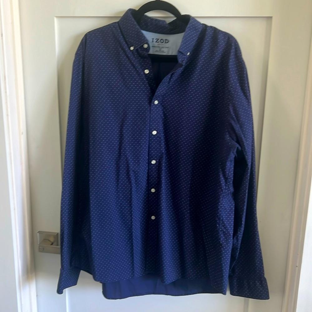 Izod men’s dress shirt. Neck size 17. XL